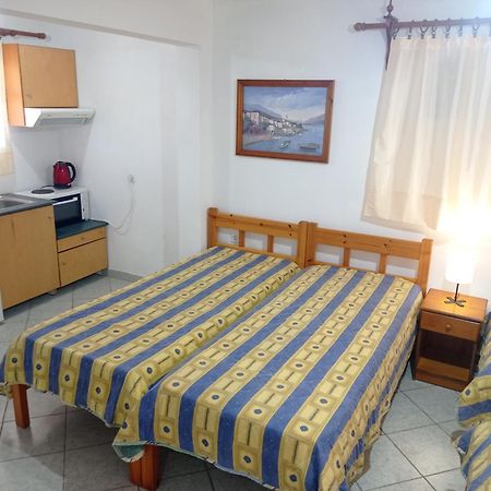 Alexandros Rooms & Studios Скопелос Екстериор снимка