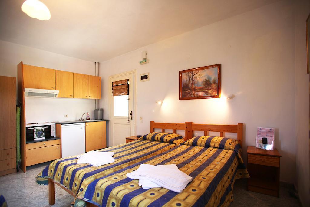 Alexandros Rooms & Studios Скопелос Екстериор снимка