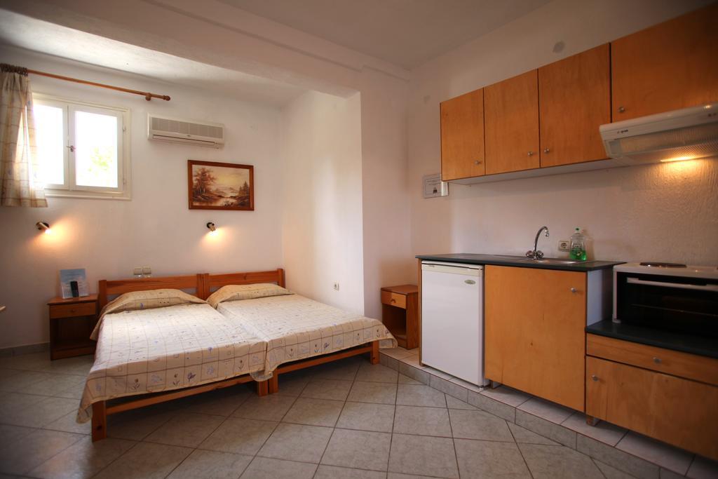Alexandros Rooms & Studios Скопелос Стая снимка