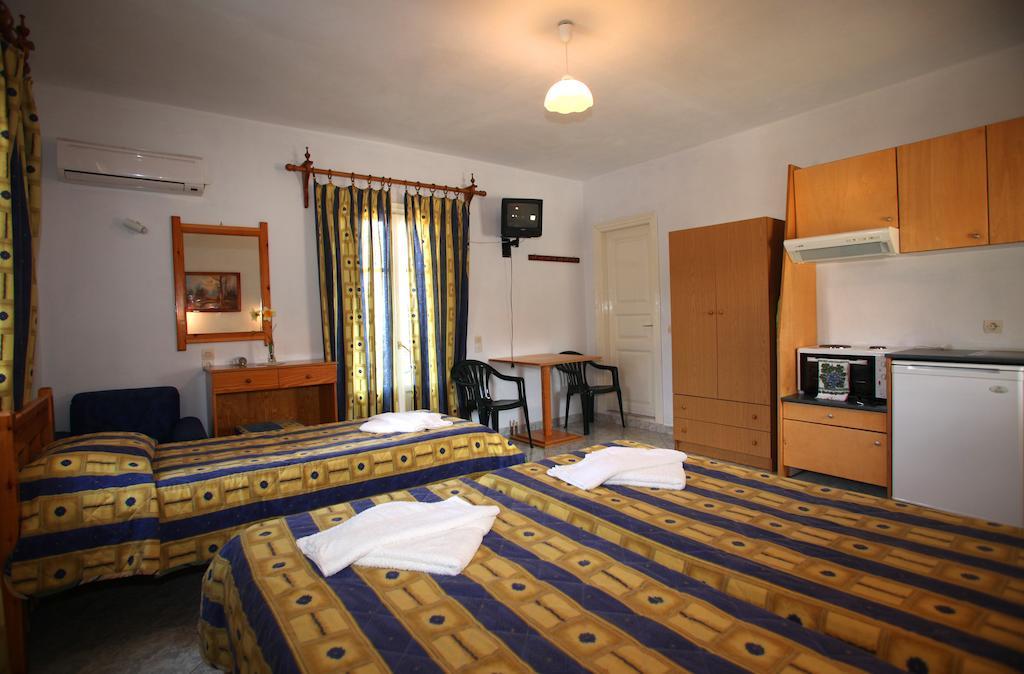 Alexandros Rooms & Studios Скопелос Екстериор снимка