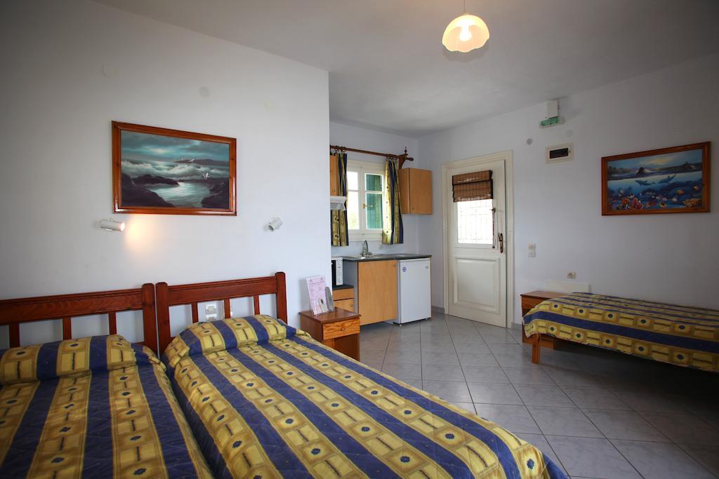 Alexandros Rooms & Studios Скопелос Екстериор снимка