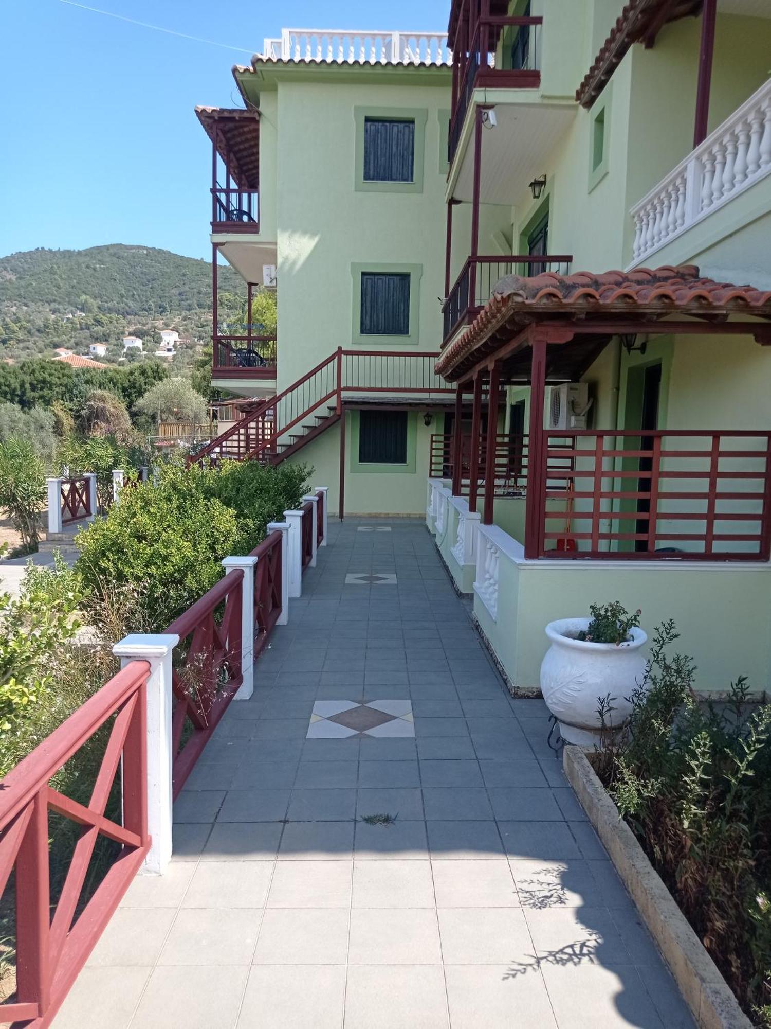 Alexandros Rooms & Studios Скопелос Екстериор снимка