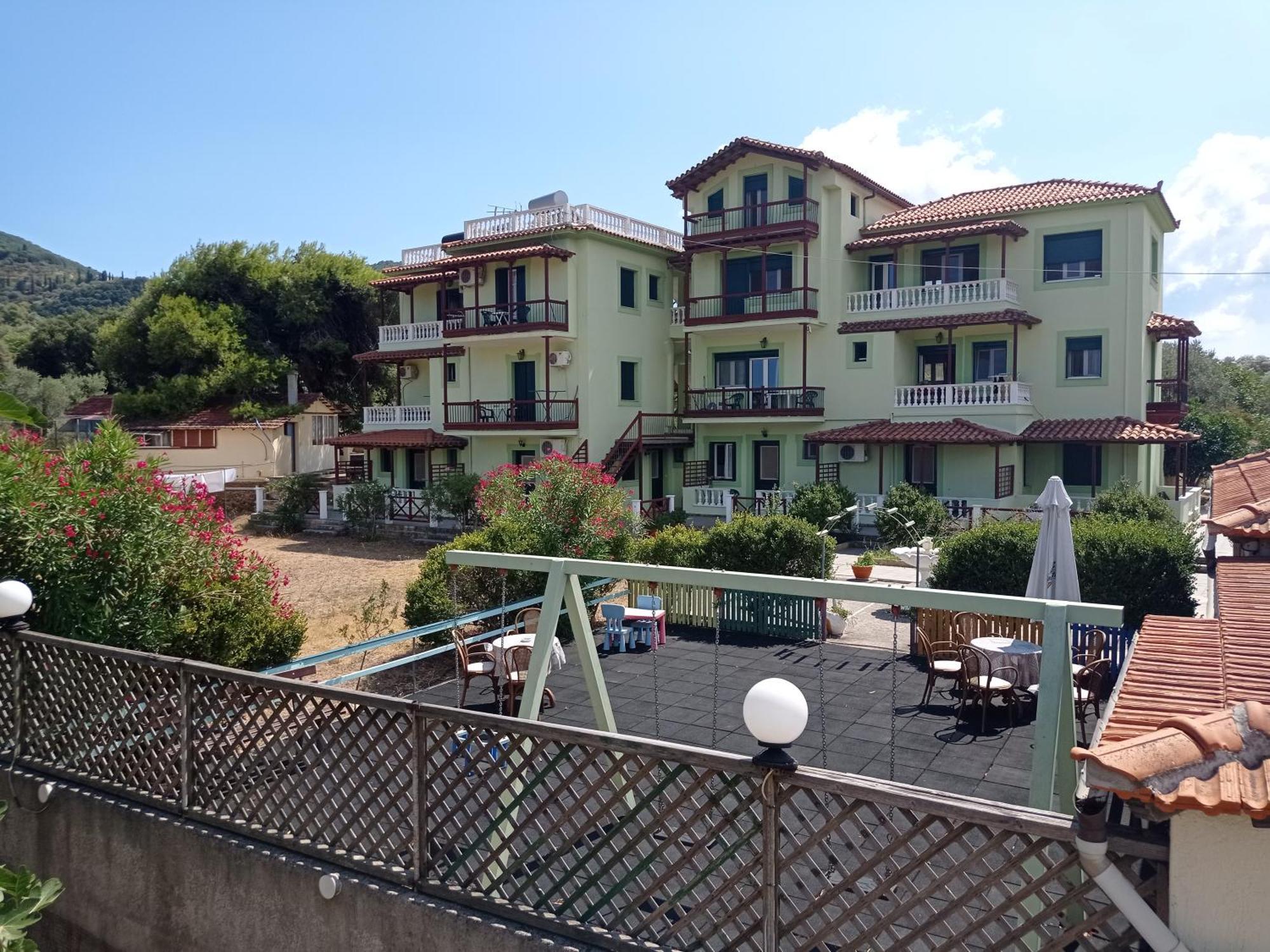 Alexandros Rooms & Studios Скопелос Екстериор снимка