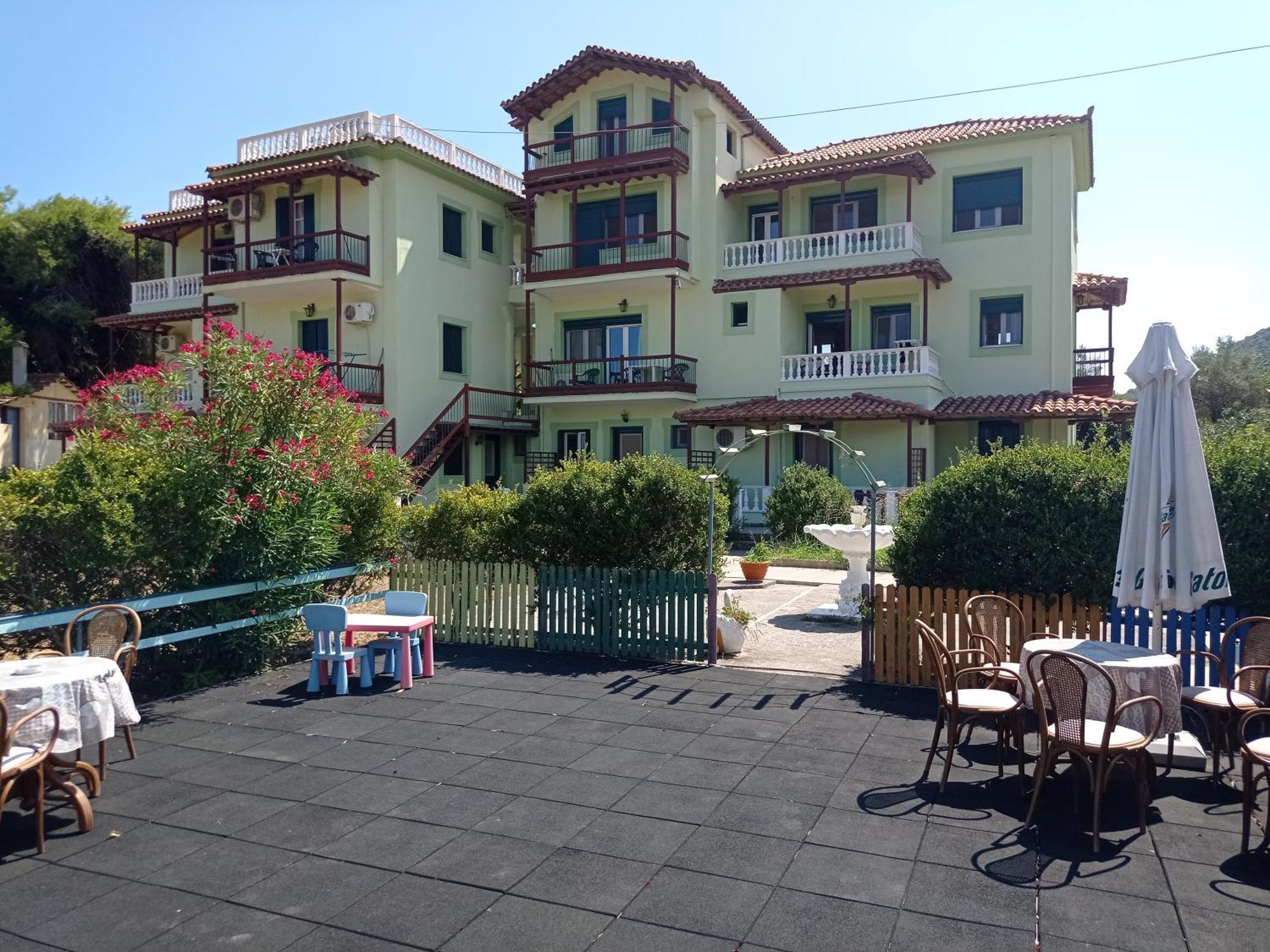 Alexandros Rooms & Studios Скопелос Екстериор снимка