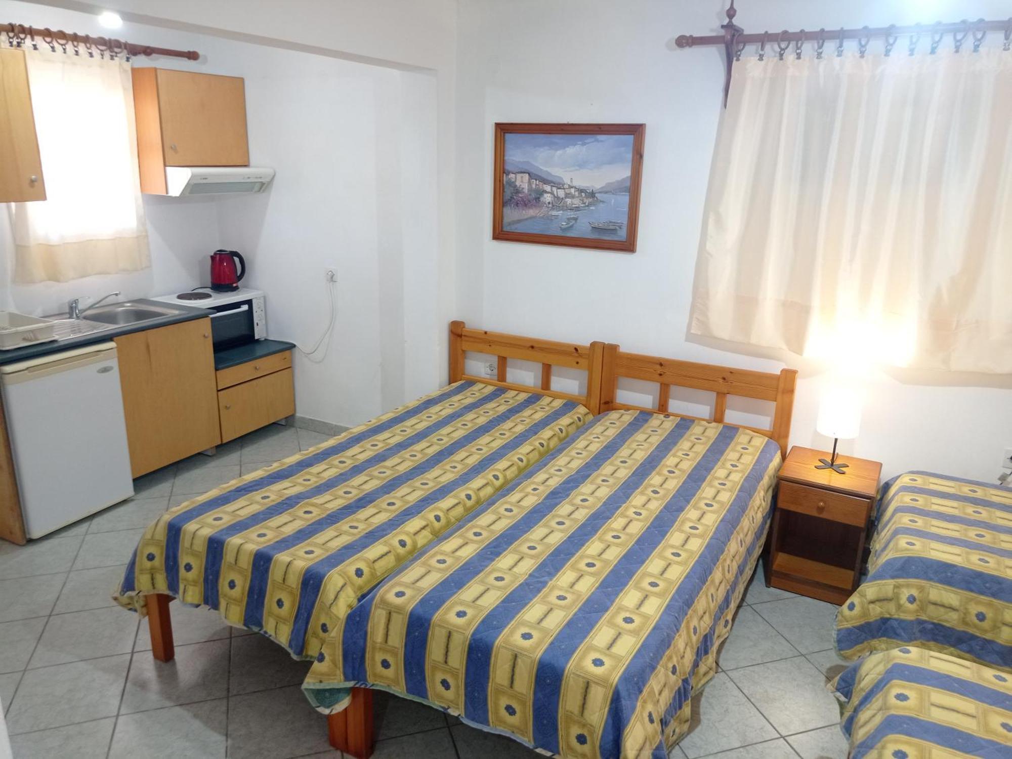 Alexandros Rooms & Studios Скопелос Екстериор снимка