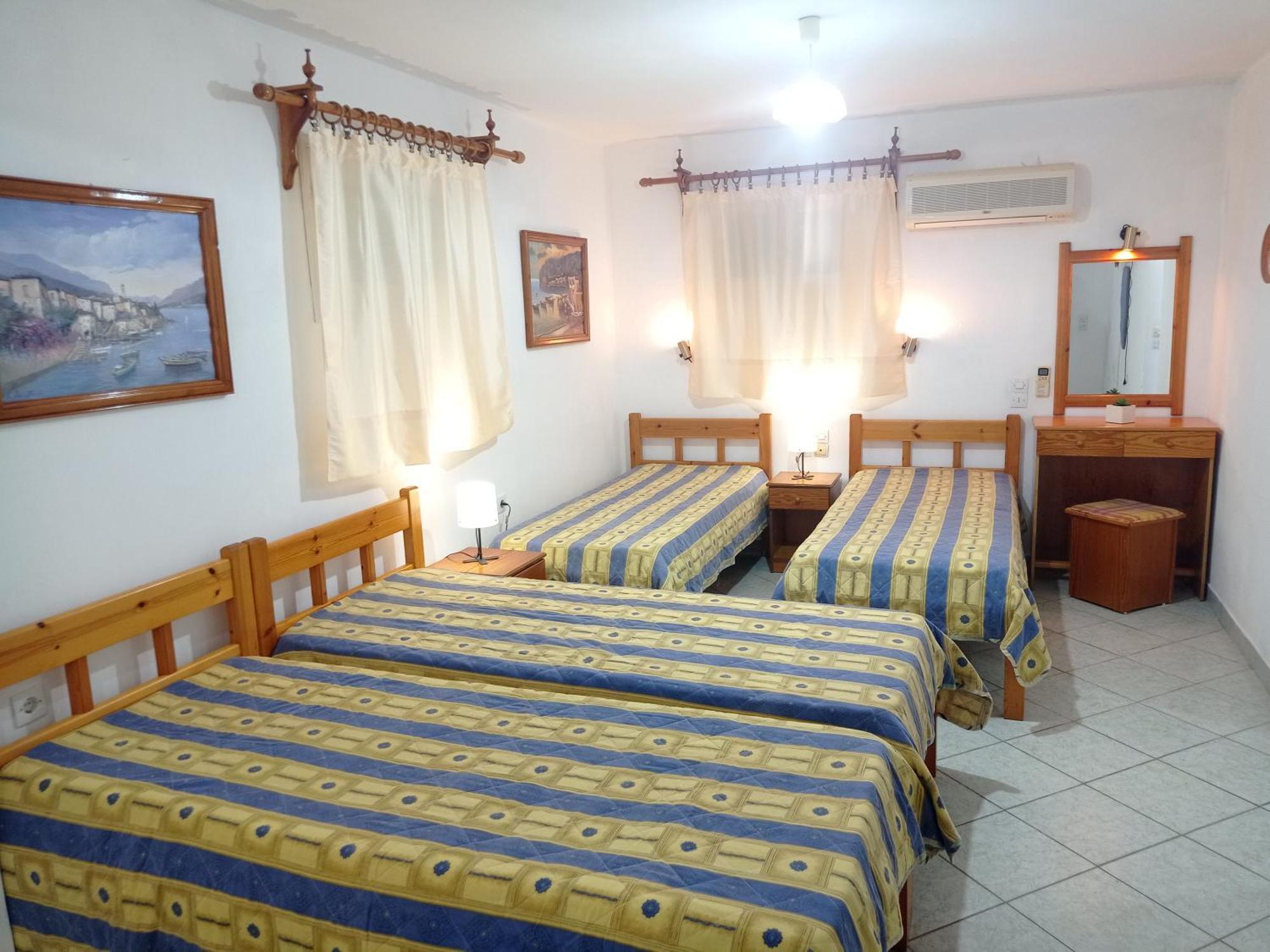 Alexandros Rooms & Studios Скопелос Екстериор снимка