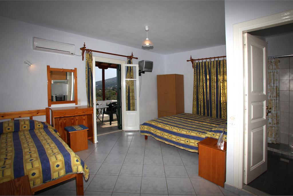 Alexandros Rooms & Studios Скопелос Екстериор снимка