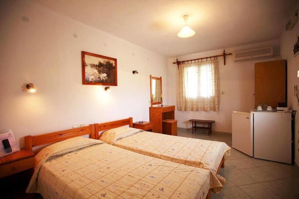 Alexandros Rooms & Studios Скопелос Екстериор снимка