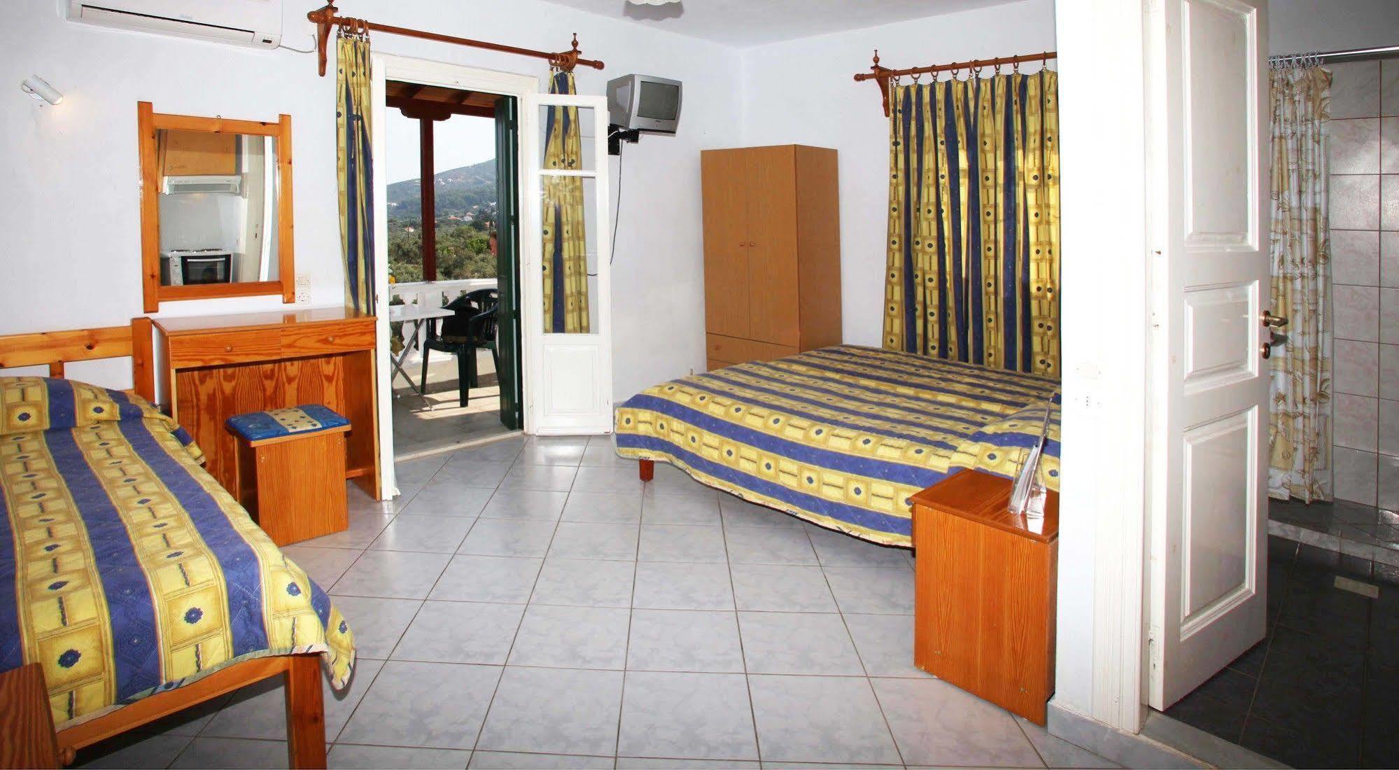 Alexandros Rooms & Studios Скопелос Екстериор снимка