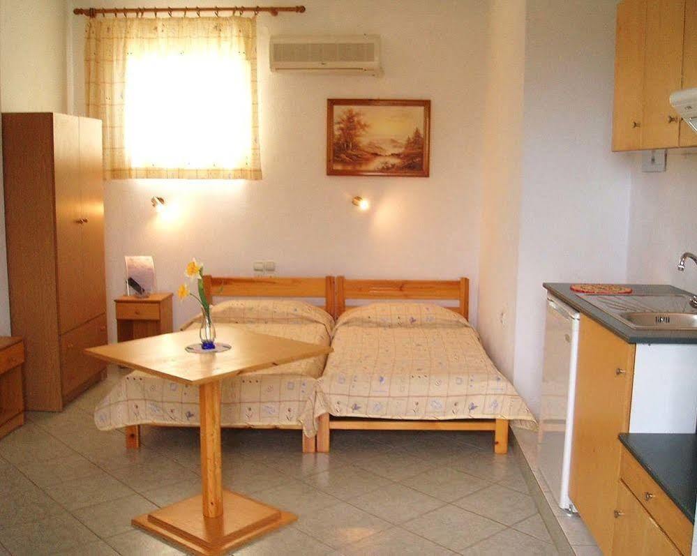 Alexandros Rooms & Studios Скопелос Екстериор снимка